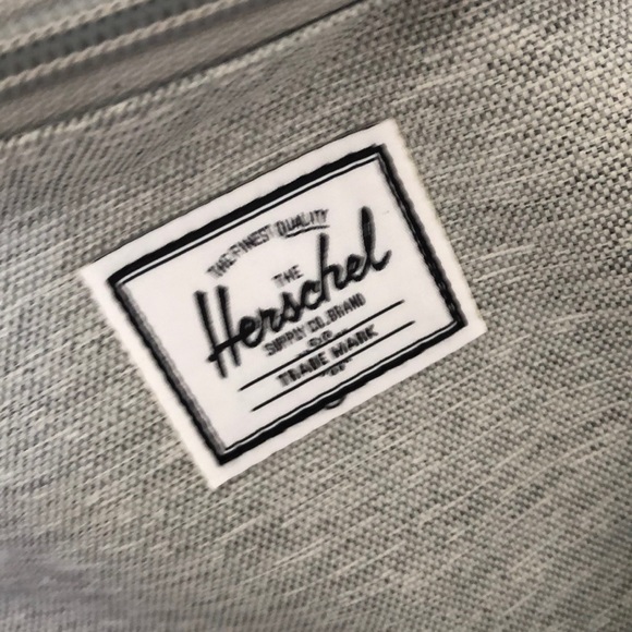 Herschel grey belt bag Fanny pack NWT! - Picture 3 of 3